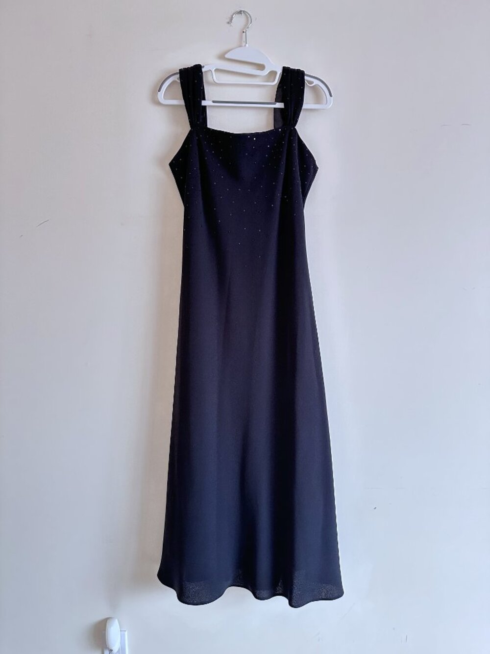 Sleeveless Black Maxi Full-Length Dress with Tiny Sequins Detail